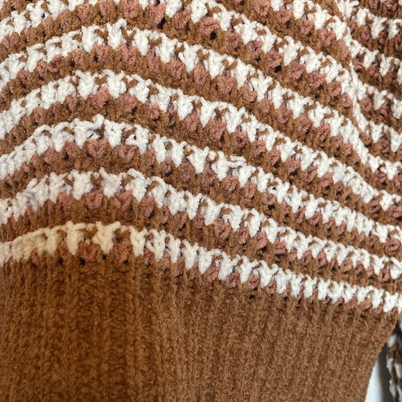 13 Pink Rose Cropped Sweater - Picture 3 of 3